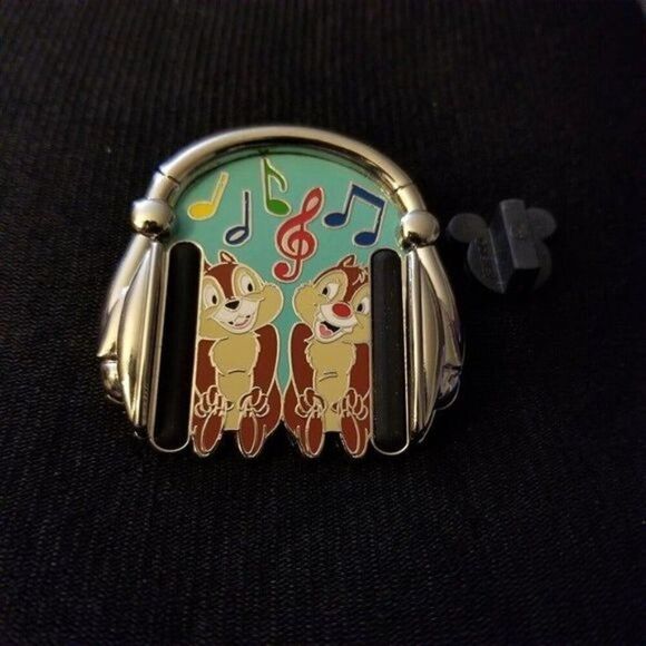 Disney Pin 2015 Chip Dale Sharing Headphones Music Notes Silver Black 3D 111425 - Picture 5 of 5